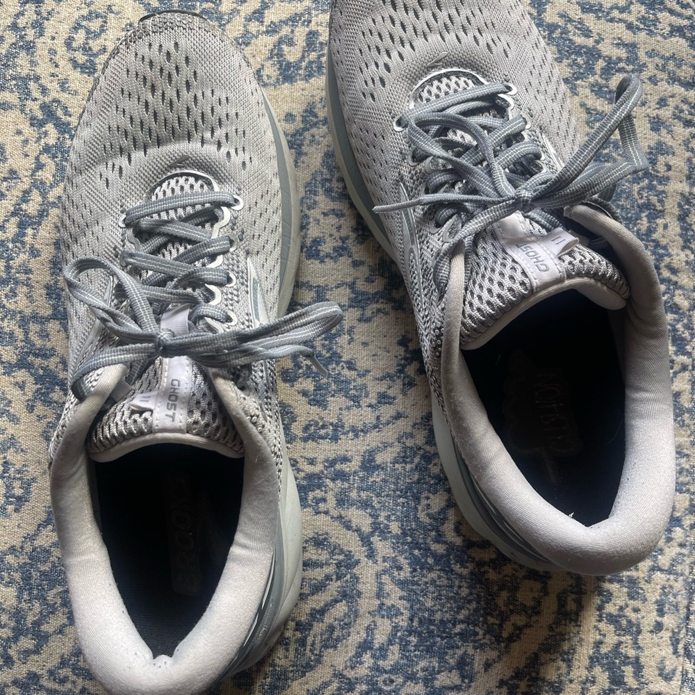 Brooks Ghost 11 Women's Gray Athletic Shoes size 11.5 women’s